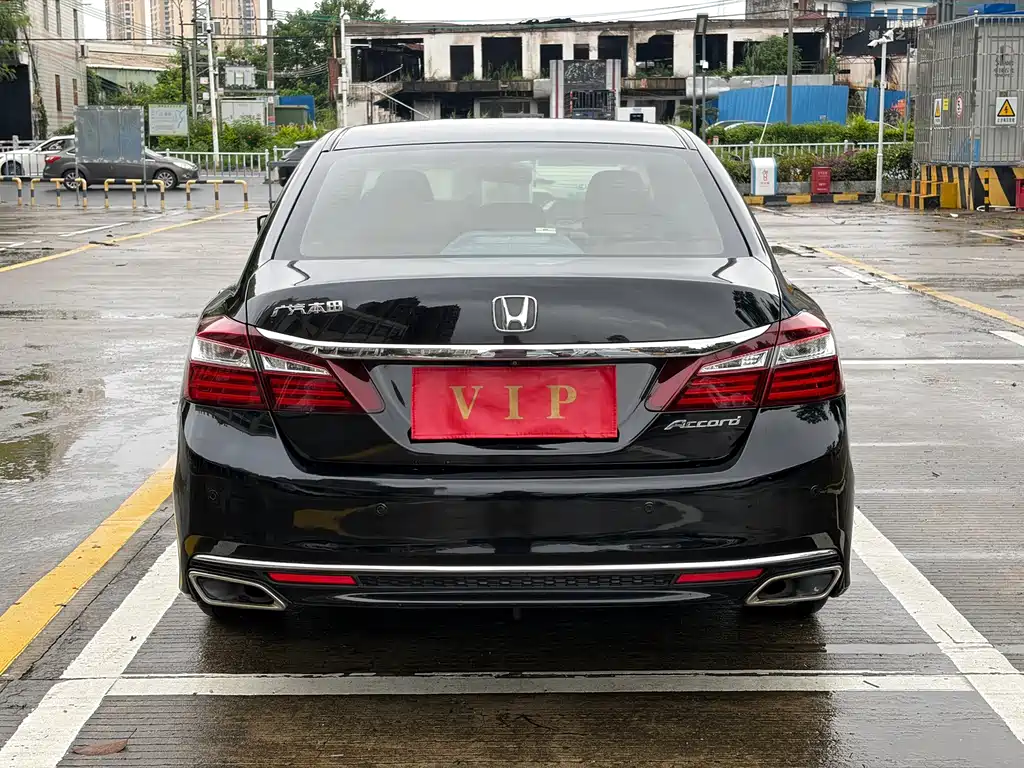 Honda Accord — фото 8