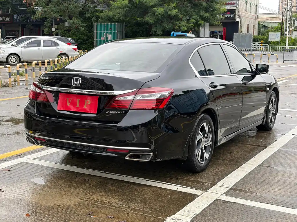 Honda Accord — фото 9