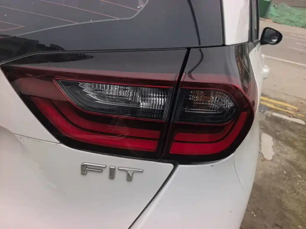 Honda Fit — фото 8
