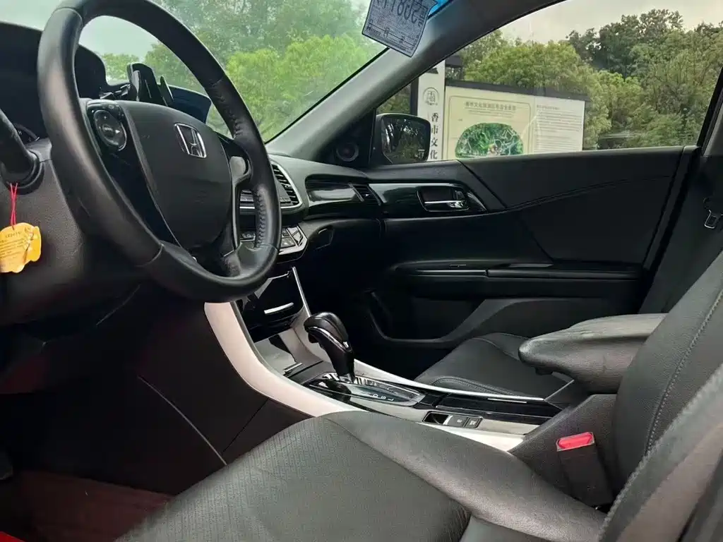 Honda Accord — фото 4
