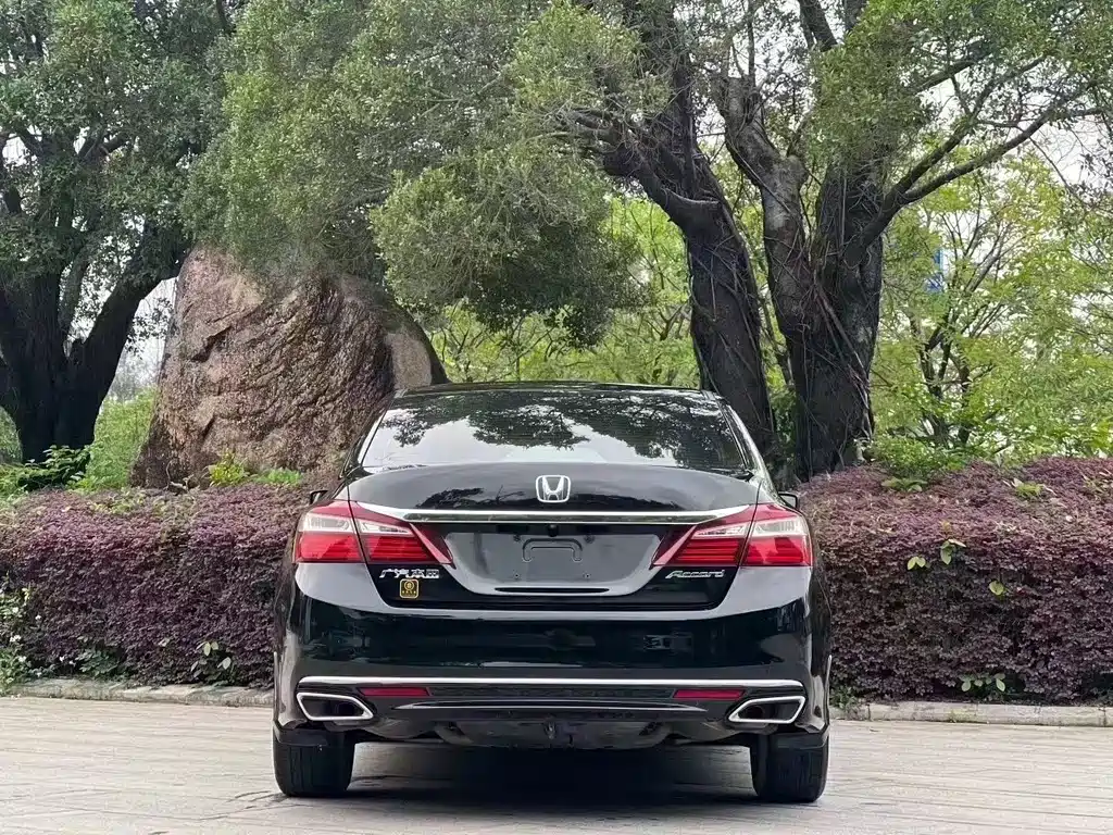 Honda Accord — фото 9