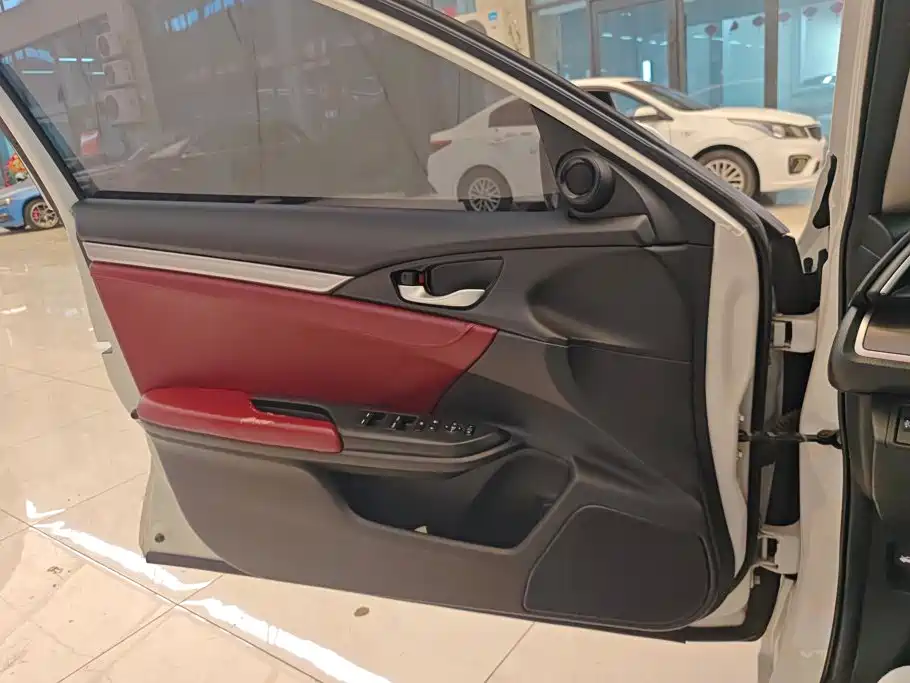 Honda Civic — фото 7