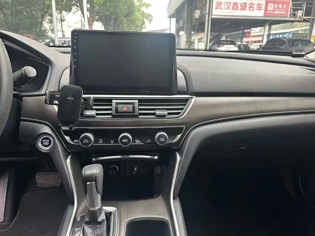 Honda Accord — фото 9