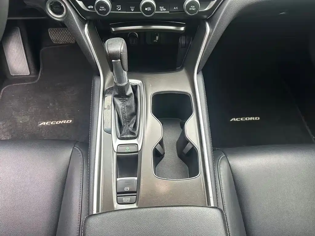 Honda Accord — фото 10