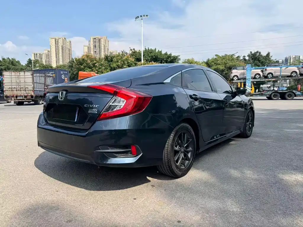 Honda Civic — фото 9