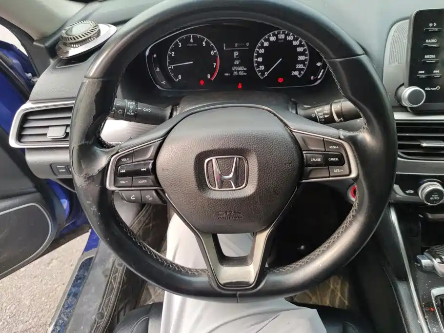 Honda Accord — фото 15