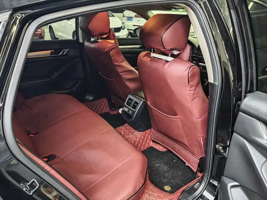 Honda Accord — фото 11