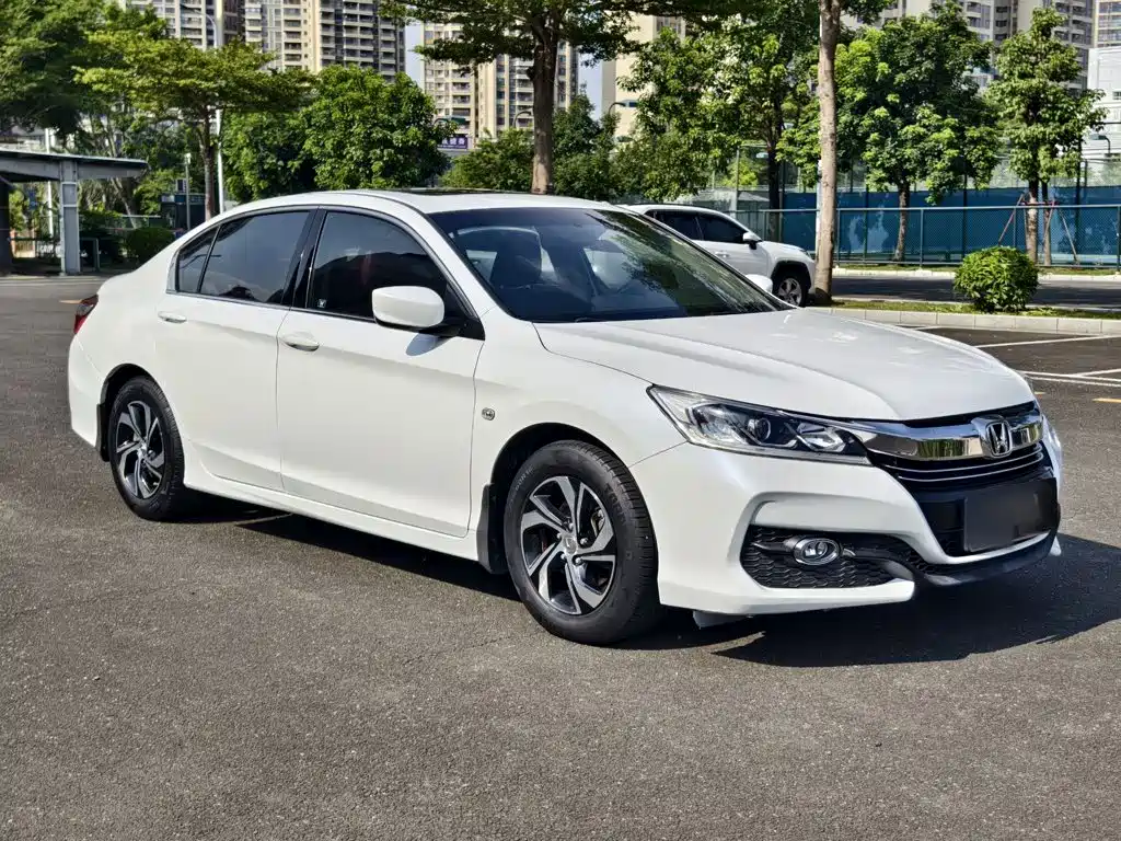 Honda Accord — фото 6