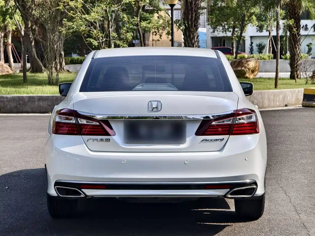 Honda Accord — фото 9