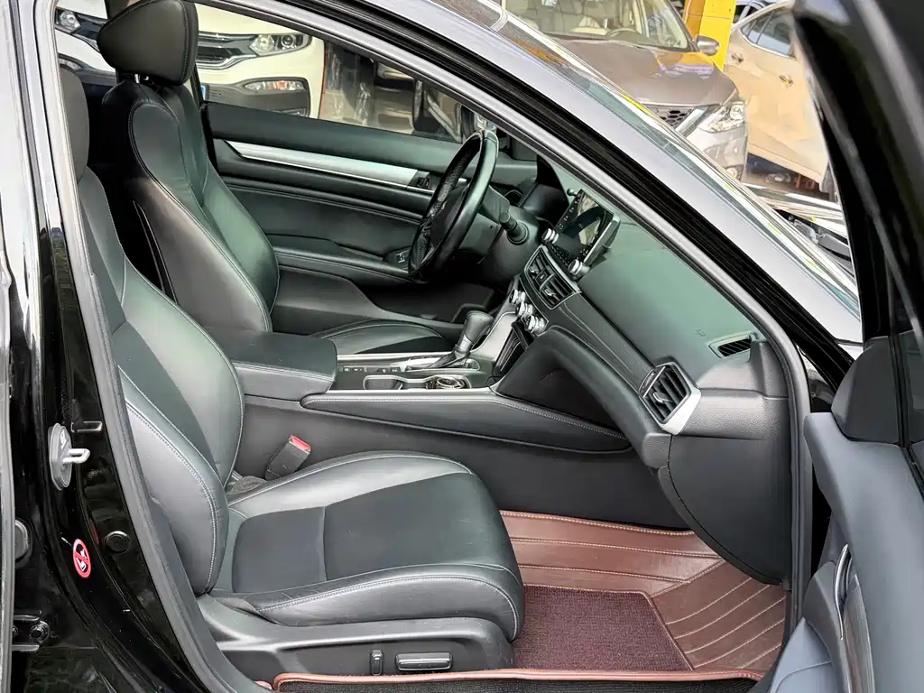 Honda Accord — фото 10