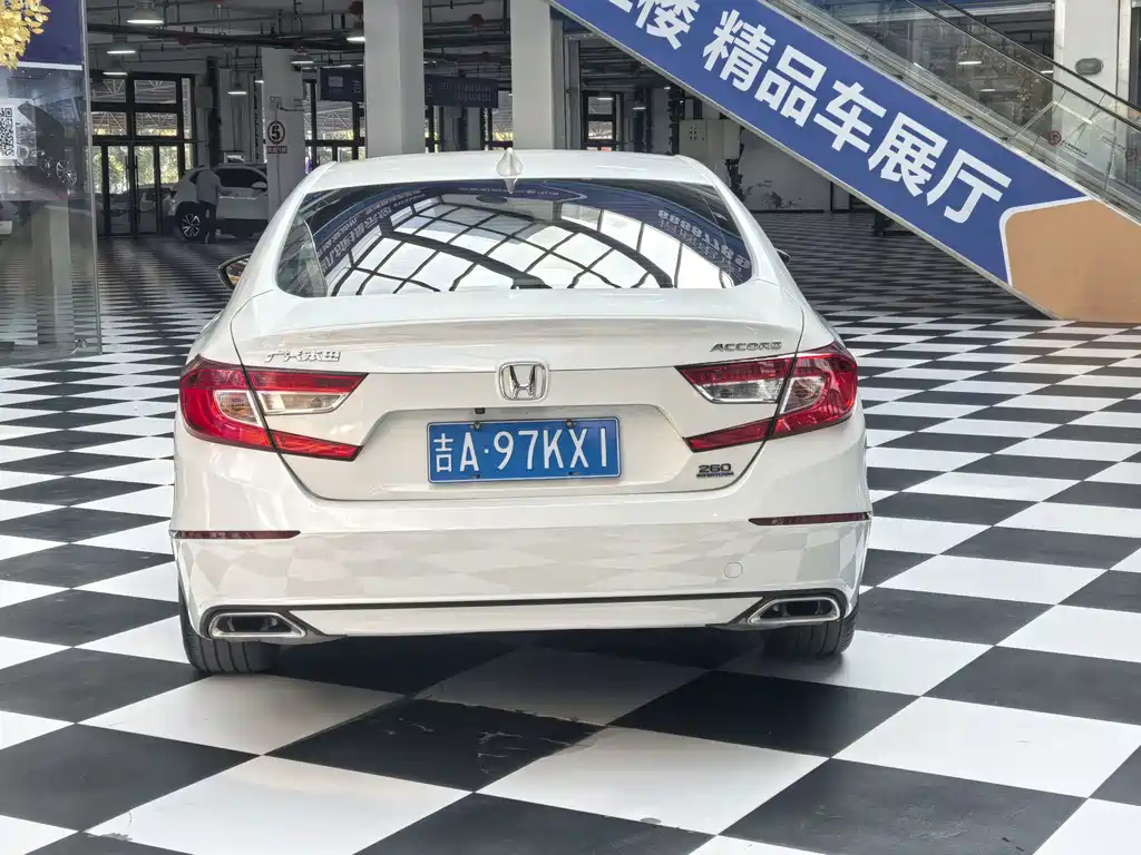 Honda Accord — фото 9