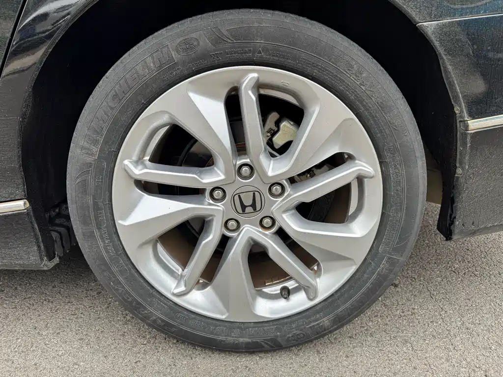 Honda Accord — фото 8