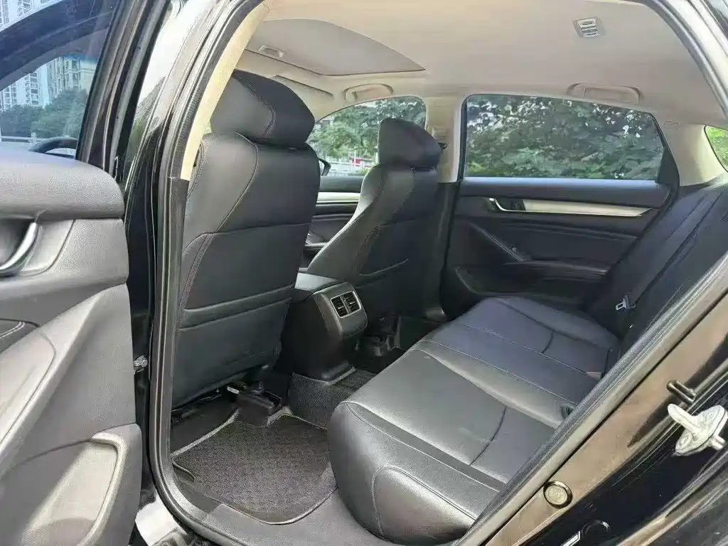 Honda Accord — фото 6