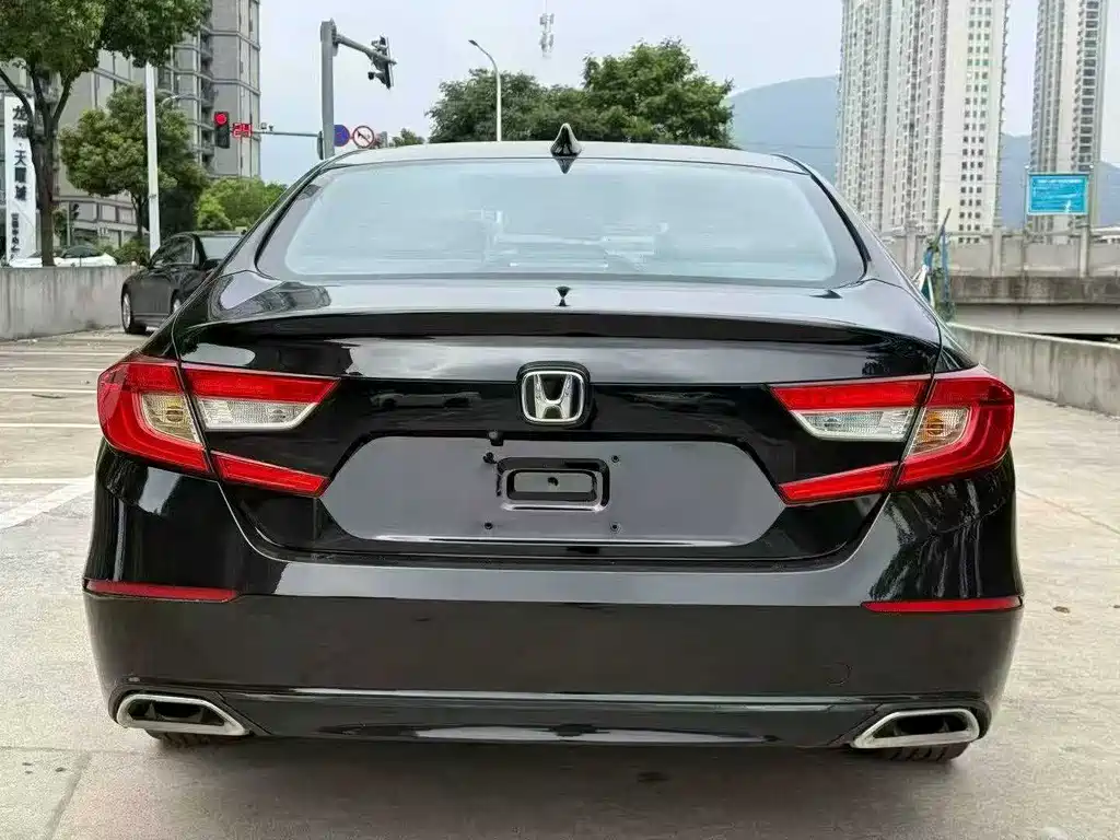 Honda Accord — фото 8
