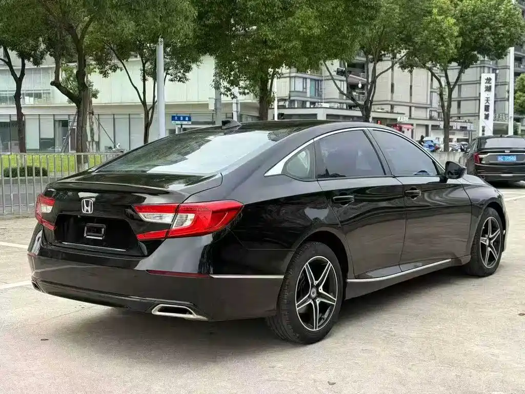 Honda Accord — фото 9