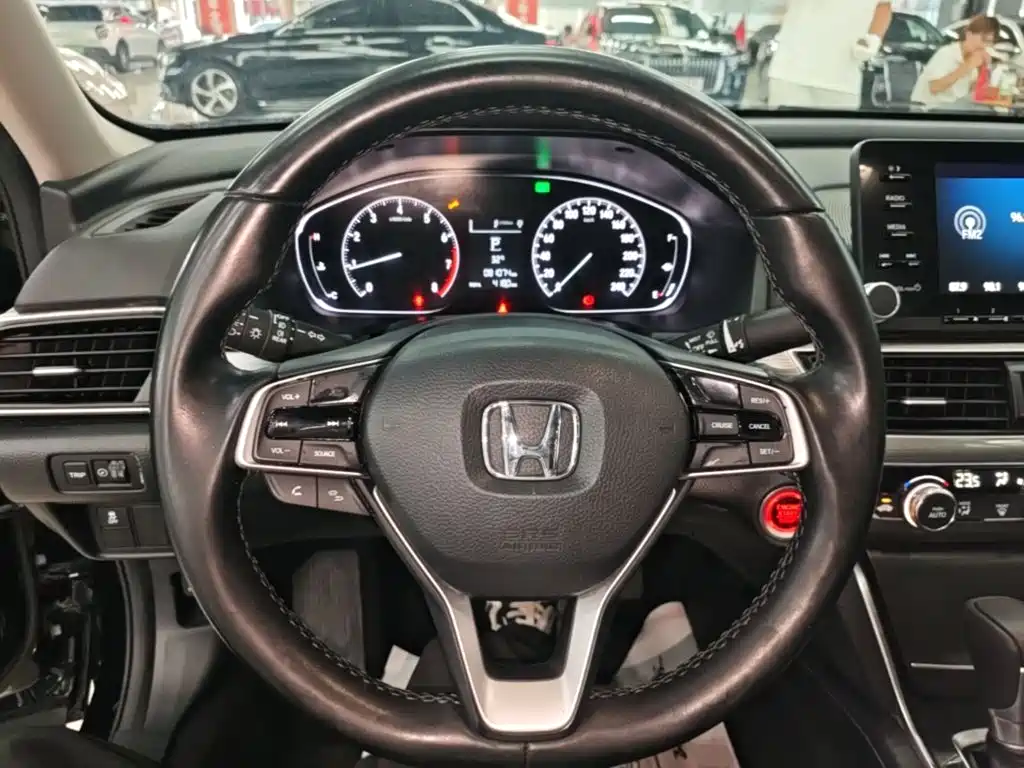 Honda Accord — фото 11