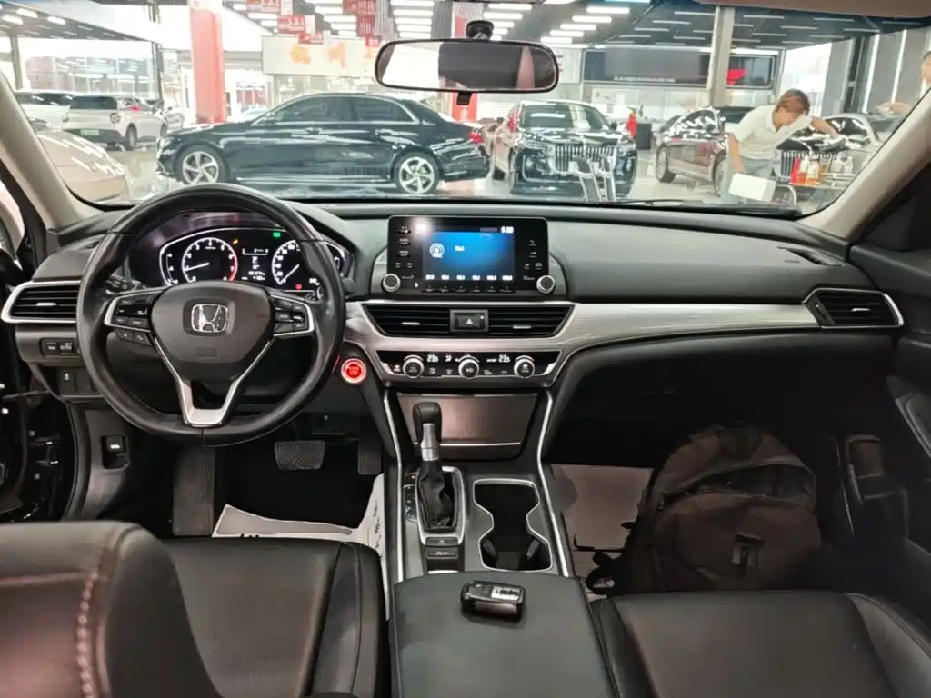 Honda Accord — фото 10