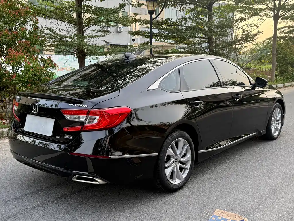 Honda Accord — фото 7