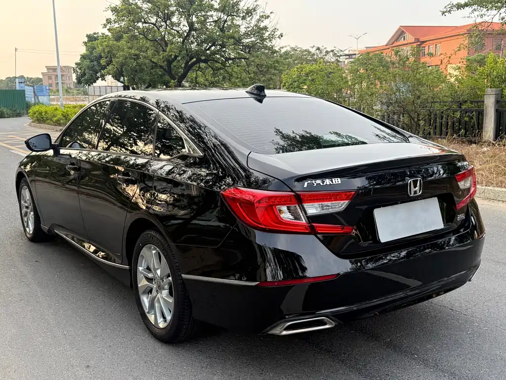 Honda Accord — фото 9