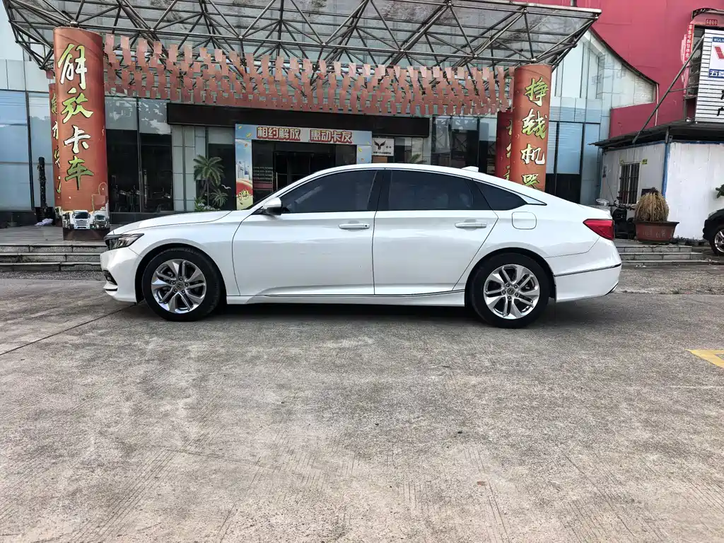Honda Accord — фото 4