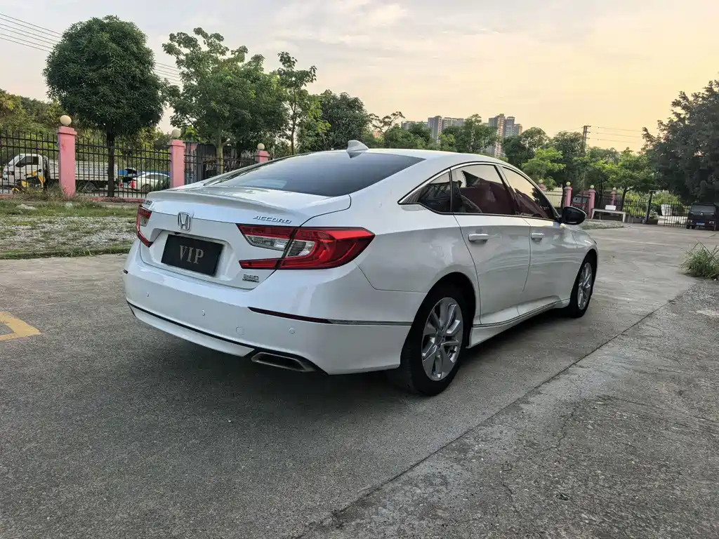 Honda Accord — фото 7