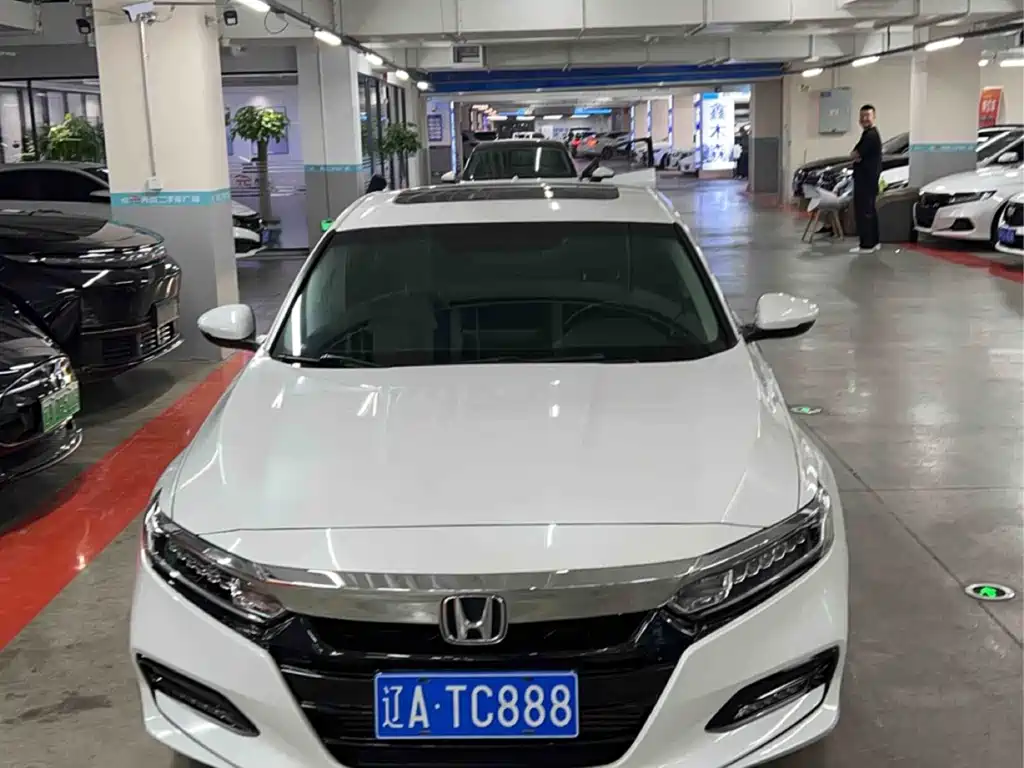 Honda Accord — фото 8