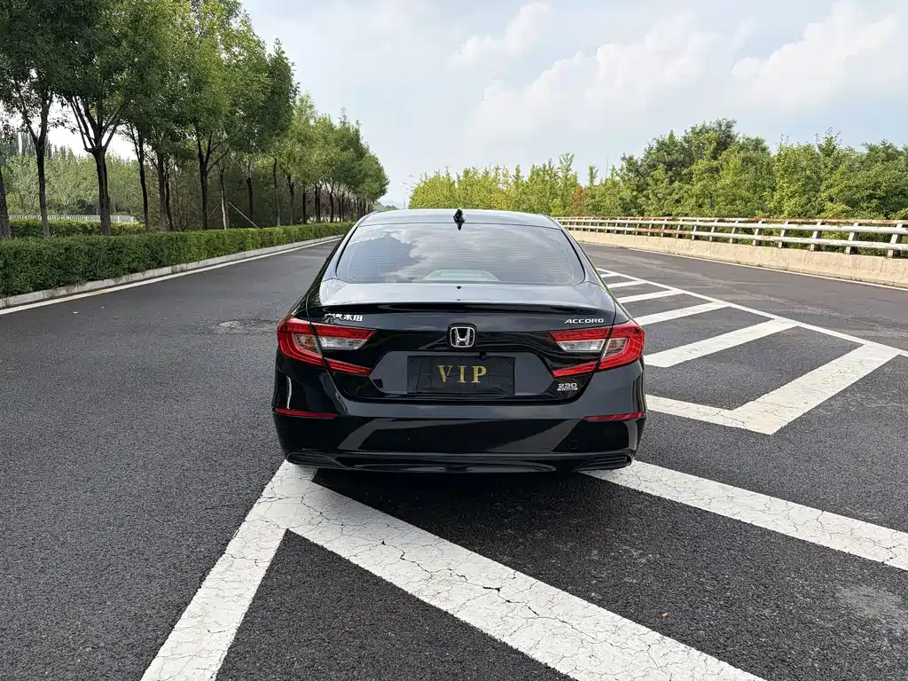 Honda Accord — фото 8