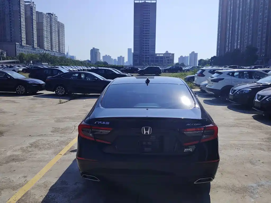 Honda Accord — фото 8