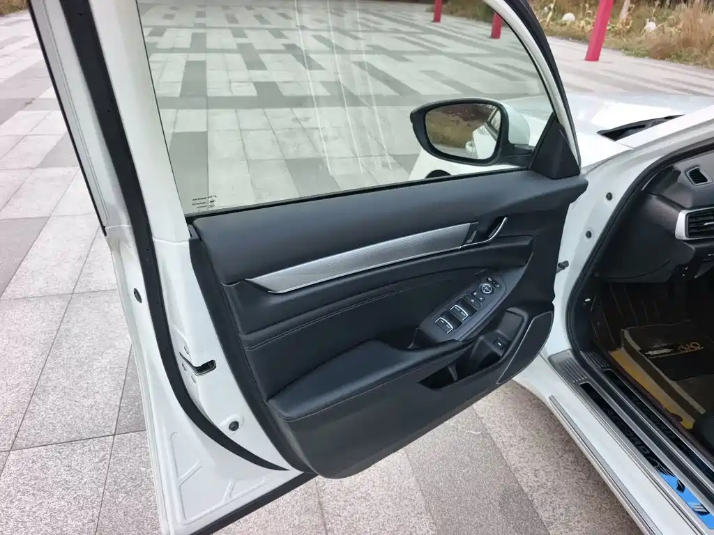 Honda Accord — фото 11
