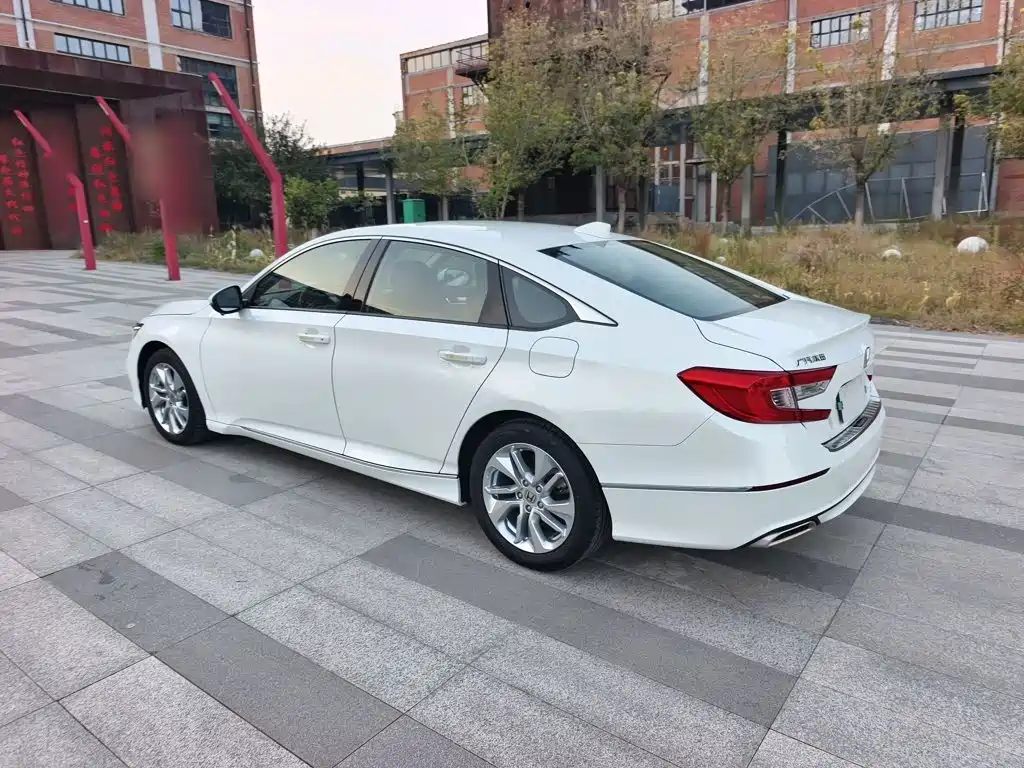 Honda Accord — фото 5