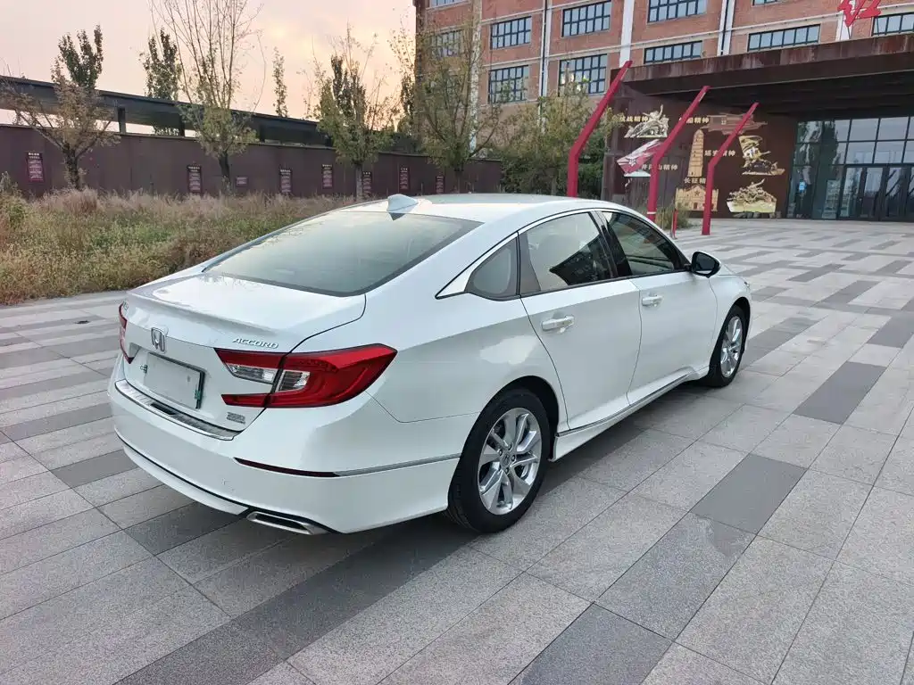 Honda Accord — фото 7