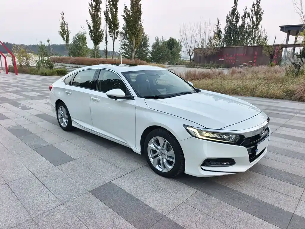 Honda Accord — фото 9
