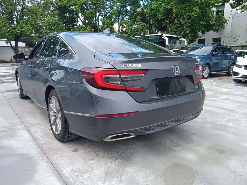Honda Accord — фото 9