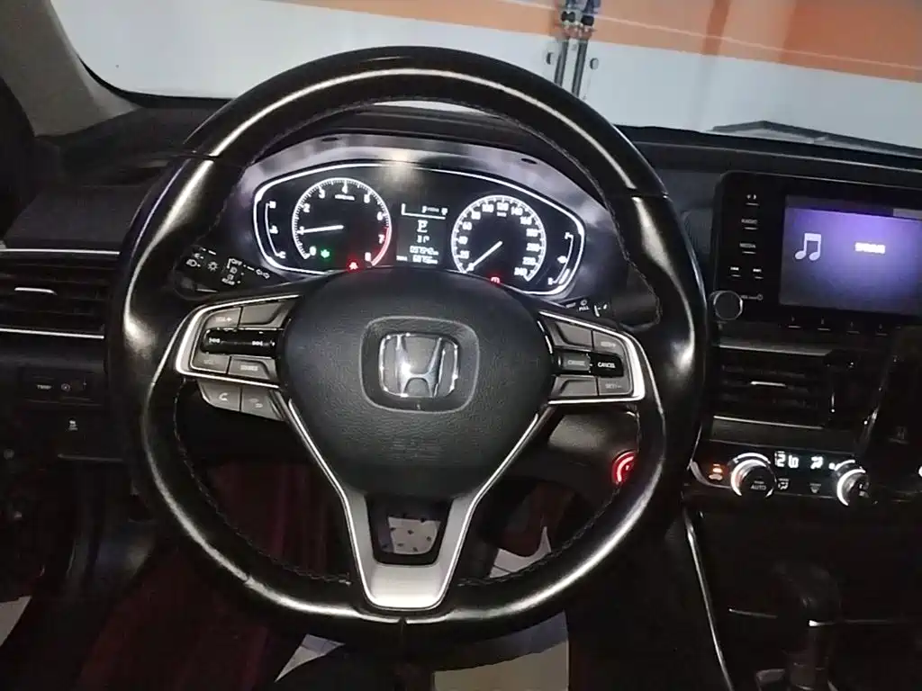 Honda Accord — фото 11