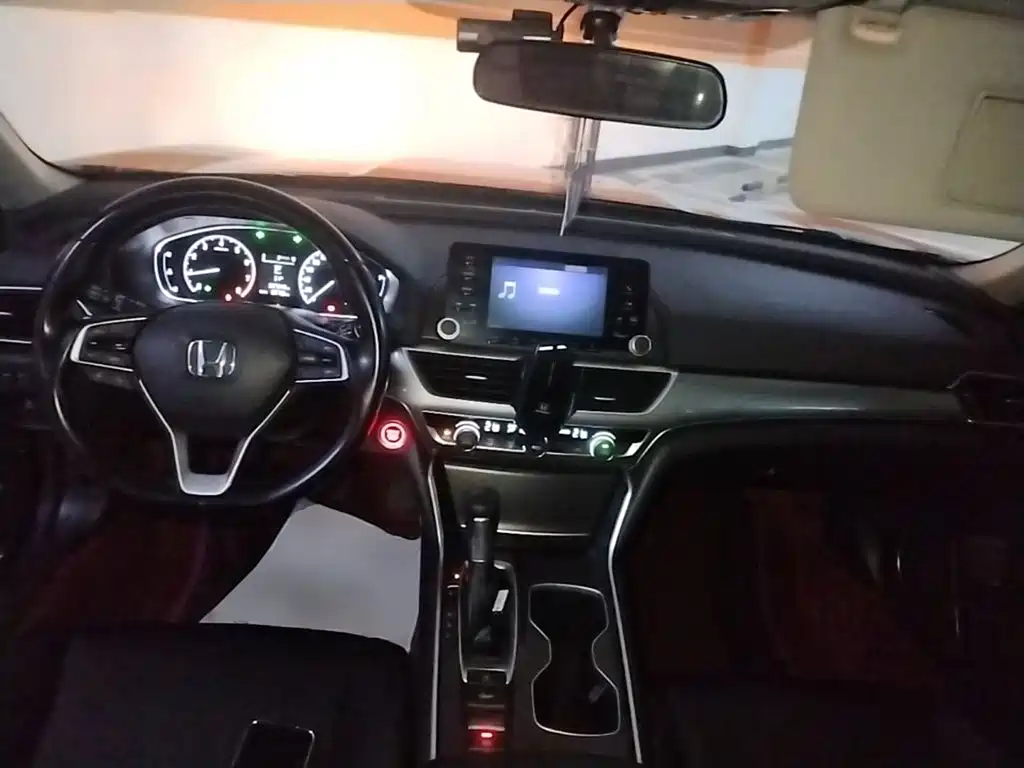 Honda Accord — фото 10