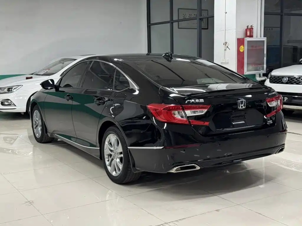Honda Accord — фото 22