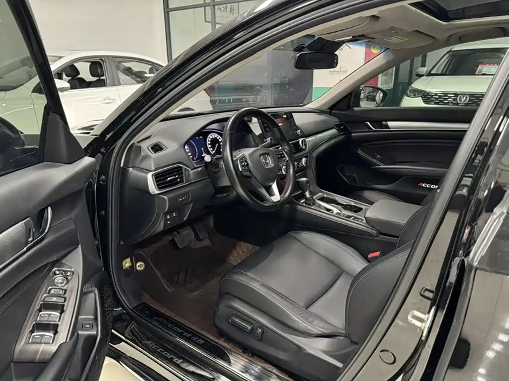 Honda Accord — фото 25