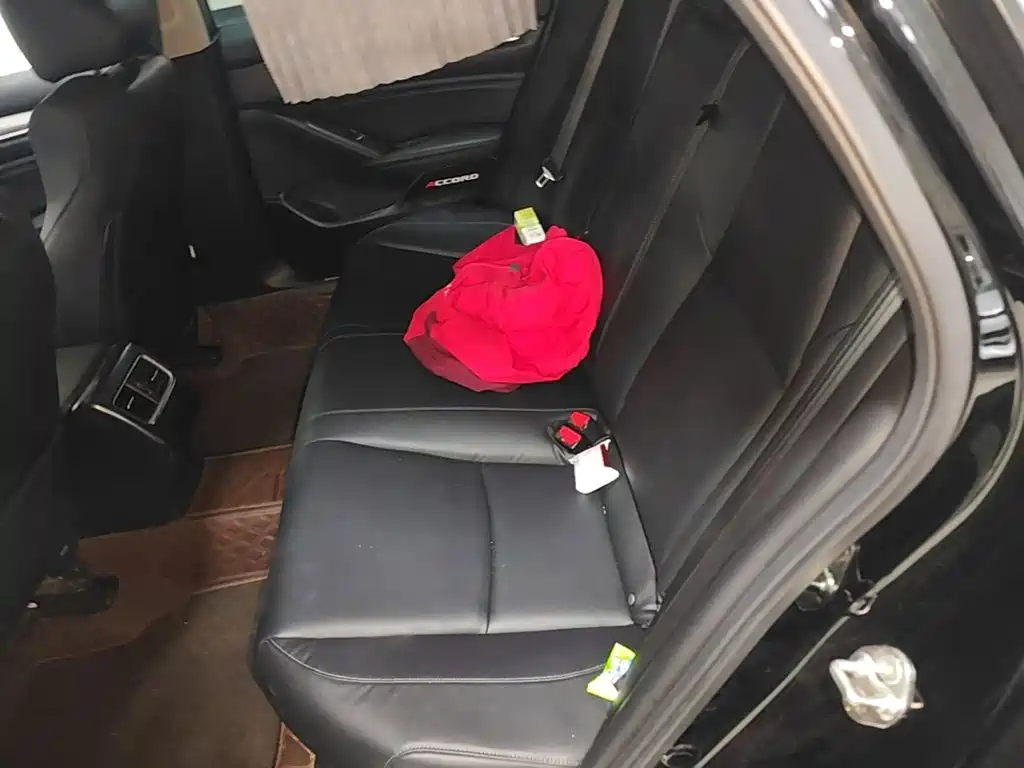Honda Accord — фото 10