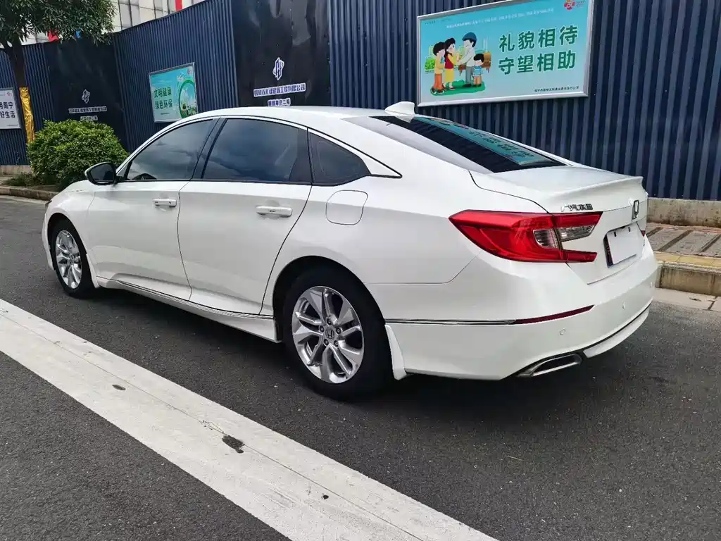 Honda Accord — фото 7