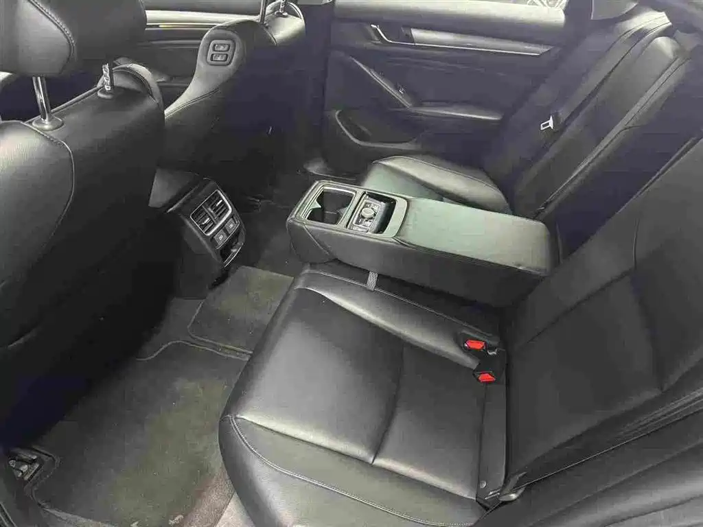 Honda Accord — фото 6