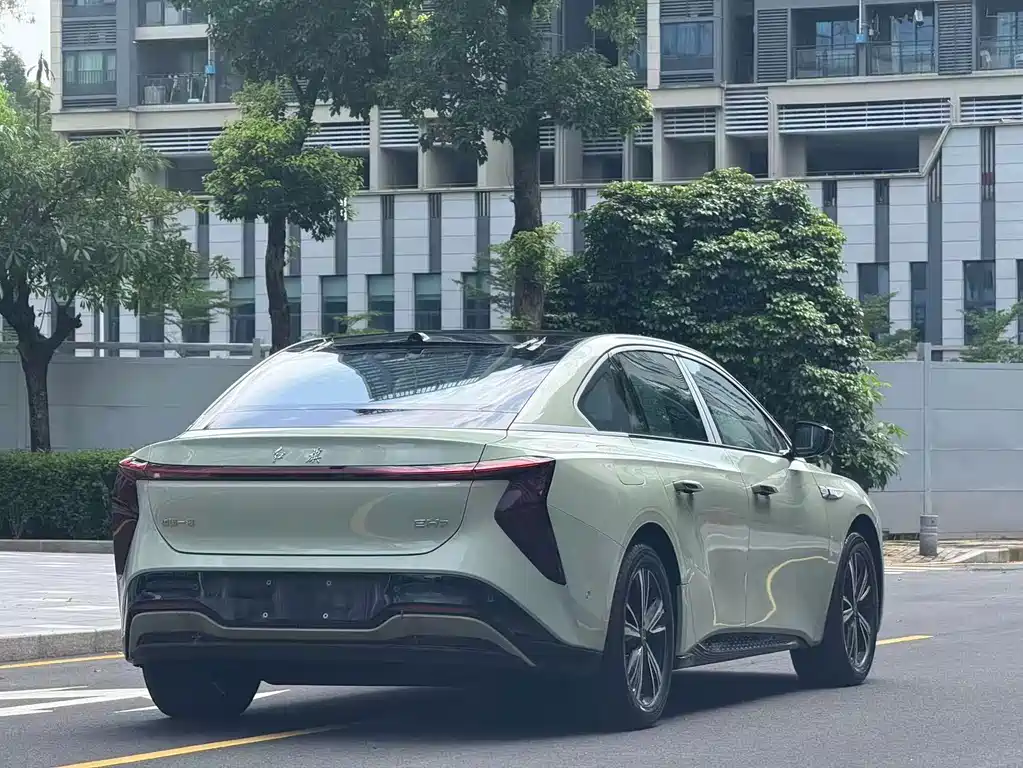 Hongqi Hongqi EH7 — фото 7