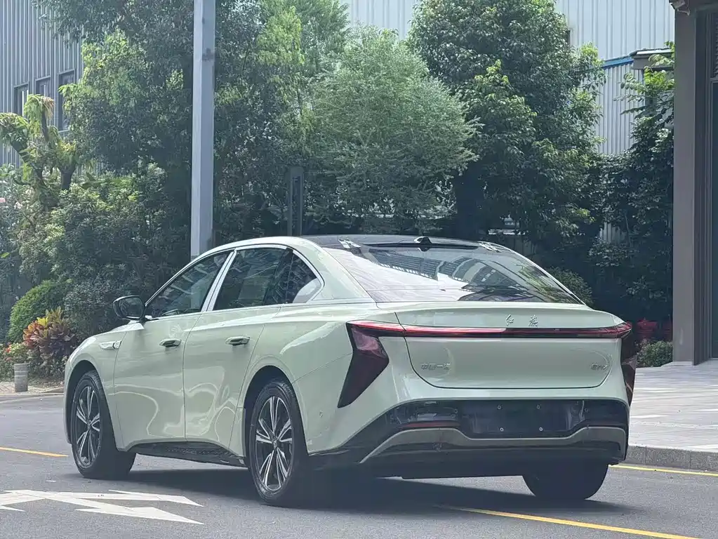 Hongqi Hongqi EH7 — фото 9