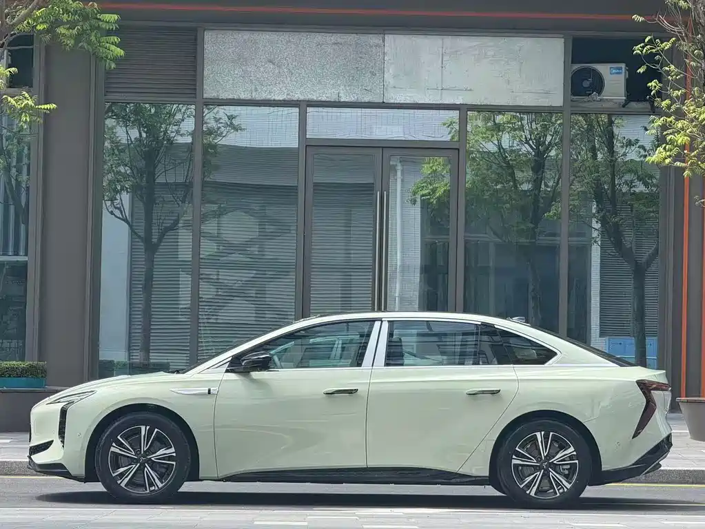 Hongqi Hongqi EH7 — фото 10