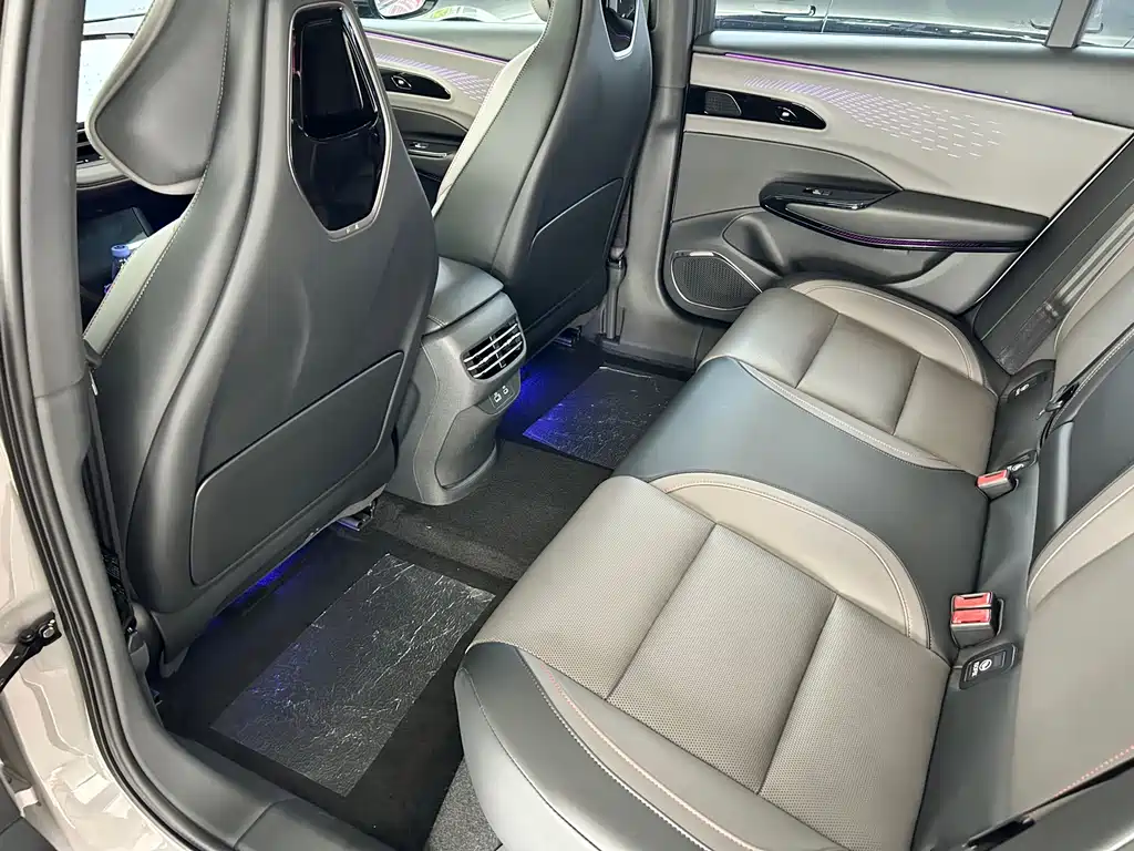 Hongqi Hongqi EH7 — фото 9