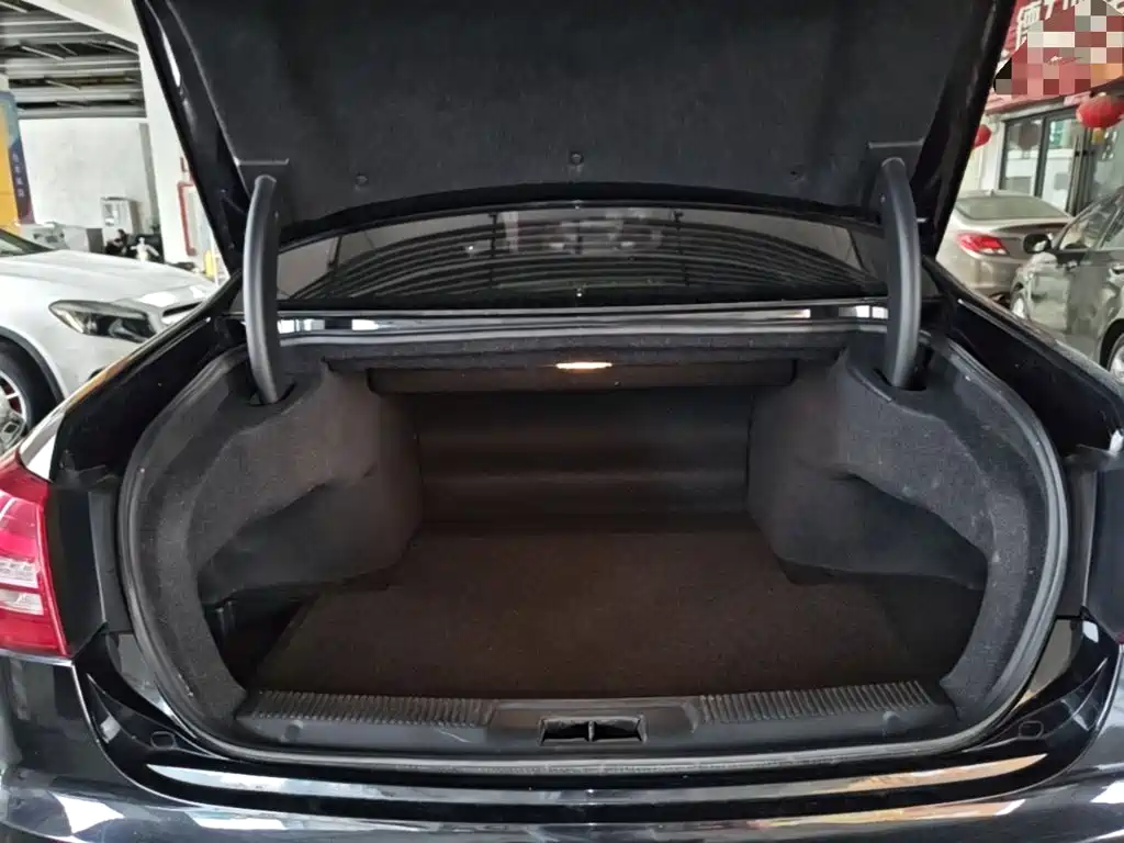 Hongqi Hongqi H7 — фото 15