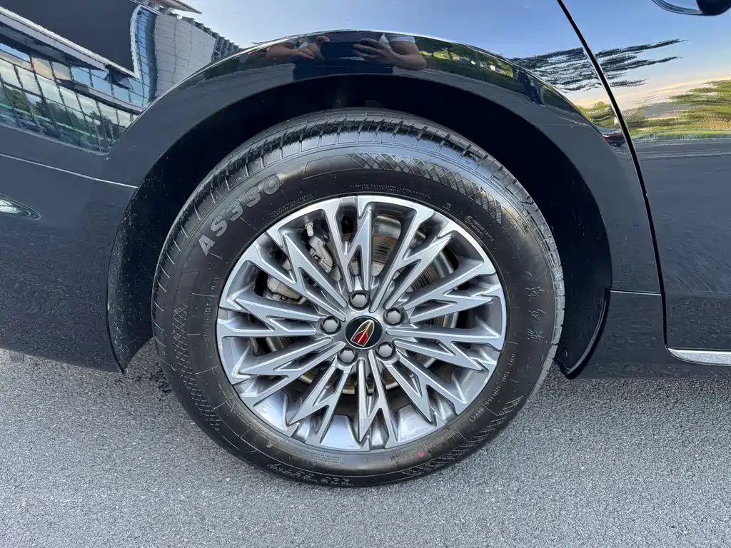Hongqi Hongqi H5 — фото 17