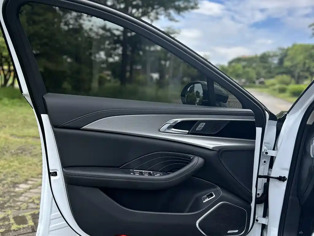 Hongqi Hongqi H5 — фото 25
