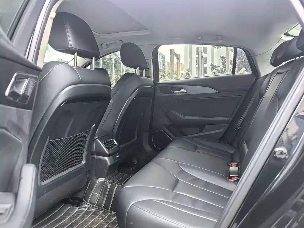 Hongqi Hongqi H5 — фото 11