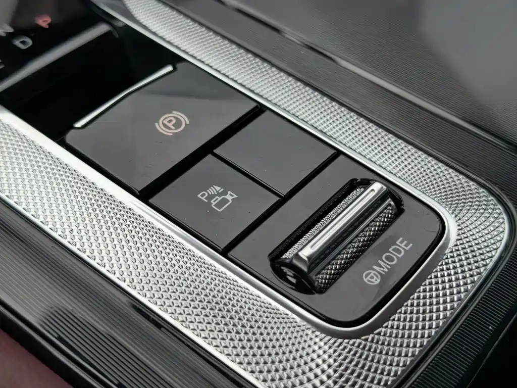 Hongqi Hongqi H5 — фото 17