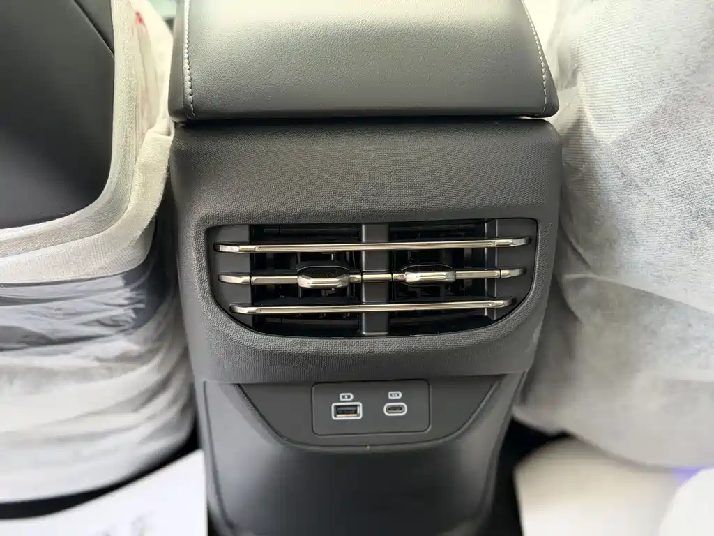 Hongqi Hongqi EH7 — фото 25